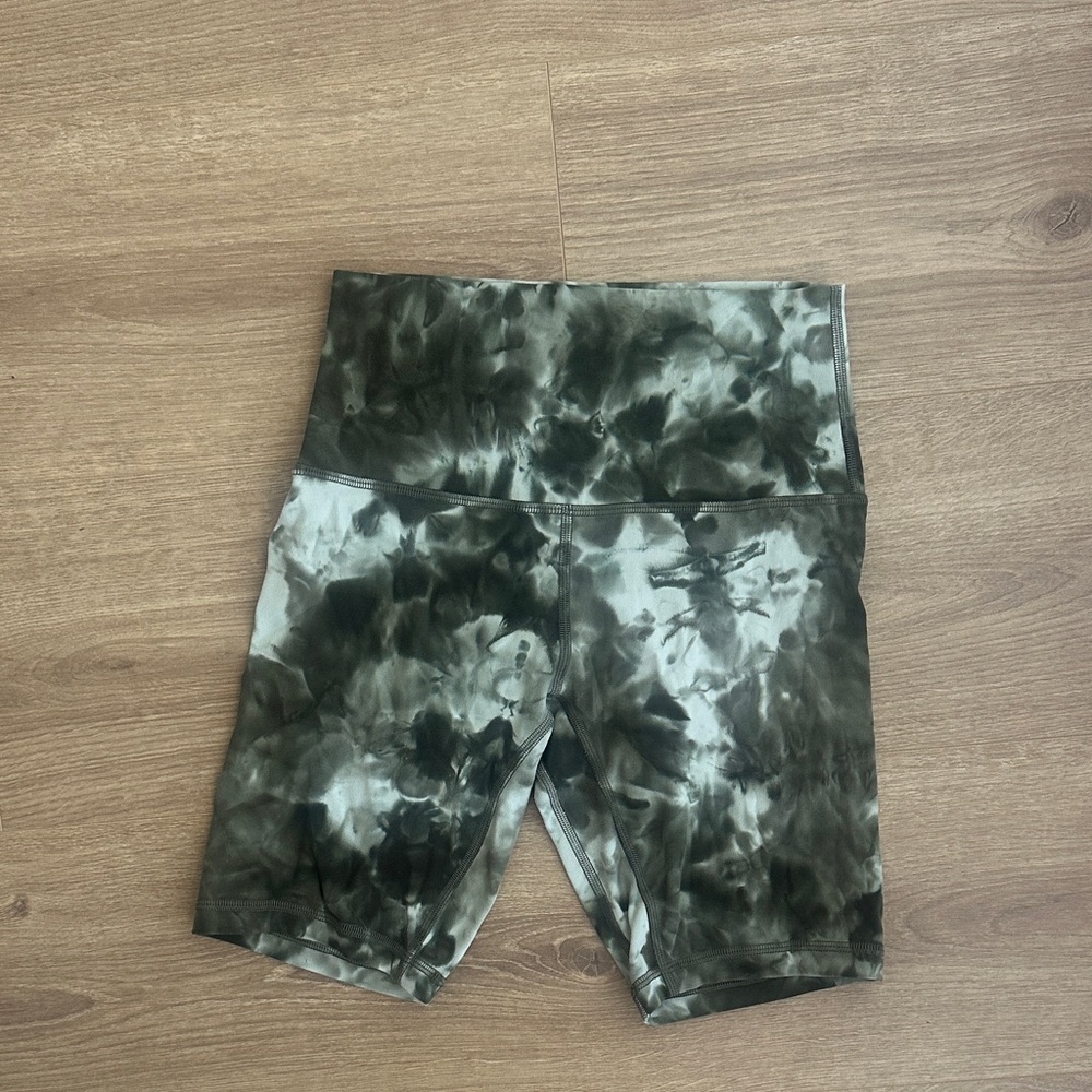 lululemon athletica green tie-dye biker shorts